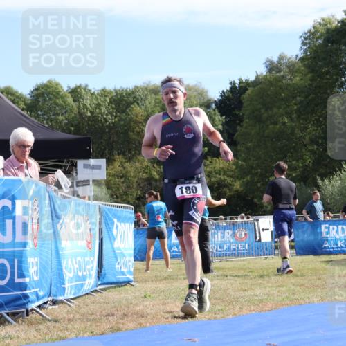 31.08.2025 - Elbe Triathlon Hamburg Strokosch-Dieckow http://msf.ph/oto/8650942 31.08.2025 10:29:54 Ziel 180 meine-sportfotos.de