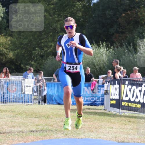 31.08.2025 - Elbe Triathlon Hamburg Strokosch-Dieckow http://msf.ph/oto/8651259 31.08.2025 10:42:33 Ziel 254 meine-sportfotos.de