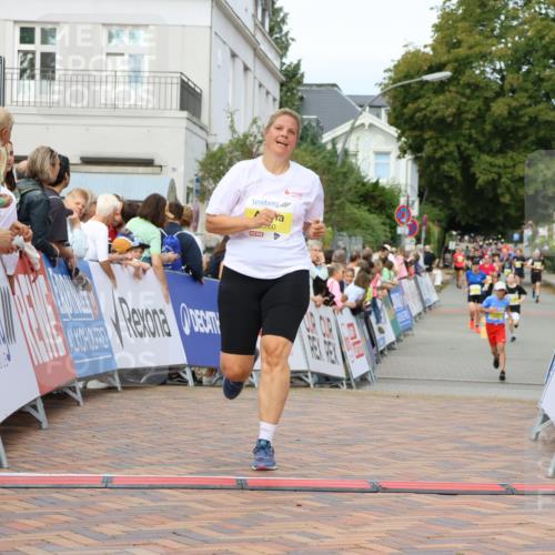 31.08.2025 - 21. Blankeneser Heldenlauf Strokosch-Dieckow http://msf.ph/oto/8651264 31.08.2025 10:29:59 Ziel 2260, 2603, 2602 meine-sportfotos.de