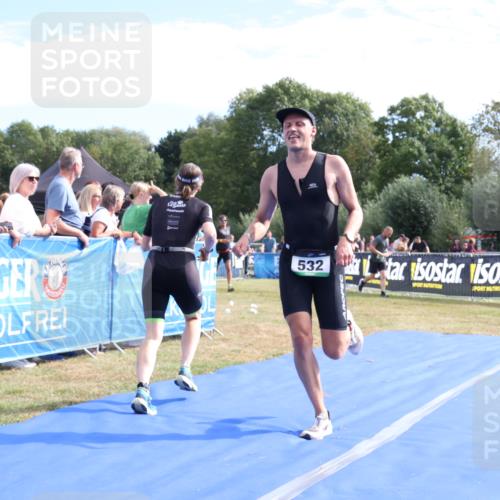 31.08.2025 - Elbe Triathlon Hamburg Strokosch-Dieckow http://msf.ph/oto/8651353 31.08.2025 10:45:18 Ziel 383, 532 meine-sportfotos.de