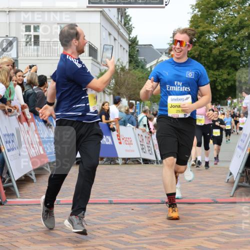 31.08.2025 - 21. Blankeneser Heldenlauf Strokosch-Dieckow http://msf.ph/oto/8651424 31.08.2025 10:29:33 Ziel 2578, 2614, 2615, 2684, 2538, 2558, 2277 meine-sportfotos.de