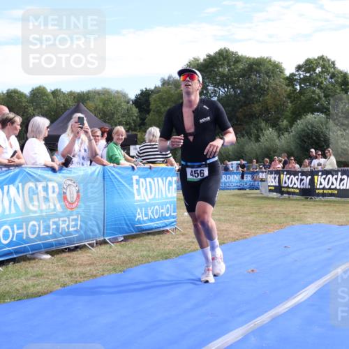 31.08.2025 - Elbe Triathlon Hamburg Strokosch-Dieckow http://msf.ph/oto/8651547 31.08.2025 10:49:54 Ziel 456 meine-sportfotos.de