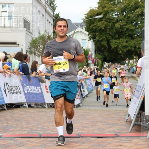 31.08.2025 - 21. Blankeneser Heldenlauf Strokosch-Dieckow http://msf.ph/oto/8651842 31.08.2025 10:28:48 Ziel 2346, 2697, 2700, 2387 meine-sportfotos.de
