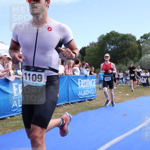 31.08.2025 - Elbe Triathlon Hamburg Strokosch-Dieckow http://msf.ph/oto/8652907 31.08.2025 11:17:40 Ziel 421, 652, 725, 937, 978, 979, 987, 1042, 1070, 1109, 1160 meine-sportfotos.de