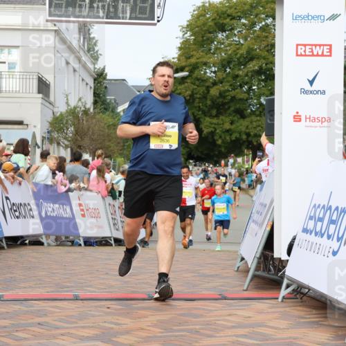 31.08.2025 - 21. Blankeneser Heldenlauf Strokosch-Dieckow http://msf.ph/oto/8653712 31.08.2025 10:25:22 Ziel 2541, 2636, 2383, 2367, 2504 meine-sportfotos.de