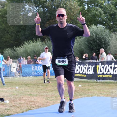 31.08.2025 - Elbe Triathlon Hamburg Strokosch-Dieckow http://msf.ph/oto/8654368 31.08.2025 11:35:13 Ziel 666, 730, 1156, 1305 meine-sportfotos.de