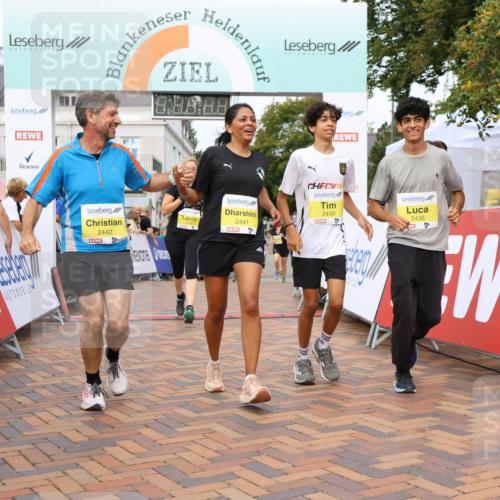 31.08.2025 - 21. Blankeneser Heldenlauf Strokosch-Dieckow http://msf.ph/oto/8654998 31.08.2025 10:34:48 Ziel 2524, 2244, 2021, 2214, 2215, 2655, 2298, 2488, 2438, 2439, 2349, 2441, 2442, 2350, 2048 meine-sportfotos.de