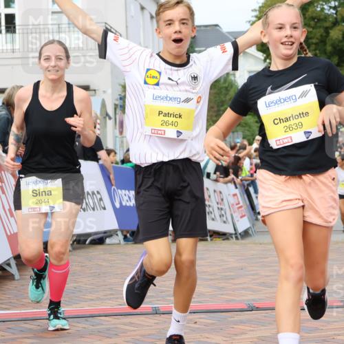 31.08.2025 - 21. Blankeneser Heldenlauf Strokosch-Dieckow http://msf.ph/oto/8655510 31.08.2025 10:33:30 Ziel 2011, 2044, 2126, 2640, 2639, 2220, 2221 meine-sportfotos.de