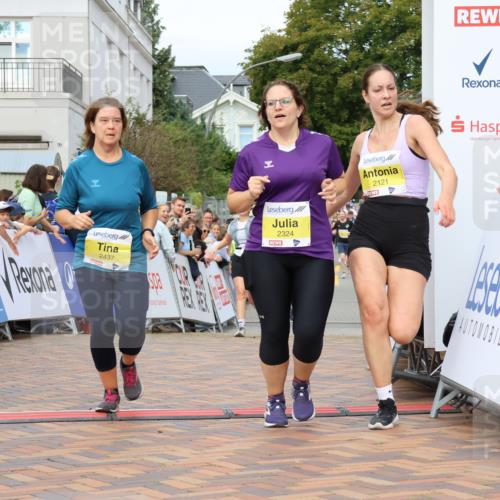 31.08.2025 - 21. Blankeneser Heldenlauf Strokosch-Dieckow http://msf.ph/oto/8656316 31.08.2025 10:31:11 Ziel 2437, 2324, 2147, 2121, 2307, 2018 meine-sportfotos.de