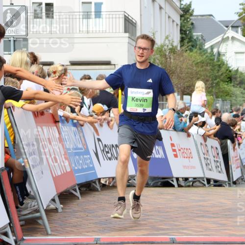 31.08.2025 - 21. Blankeneser Heldenlauf Strokosch-Dieckow http://msf.ph/oto/8656485 31.08.2025 10:57:50 Ziel 3559, 3421, 3539 meine-sportfotos.de