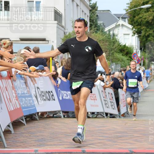 31.08.2025 - 21. Blankeneser Heldenlauf Strokosch-Dieckow http://msf.ph/oto/8656548 31.08.2025 10:57:48 Ziel 3559, 3421, 3539 meine-sportfotos.de