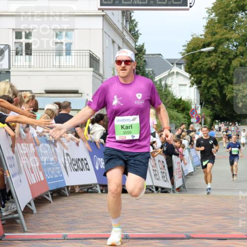 31.08.2025 - 21. Blankeneser Heldenlauf Strokosch-Dieckow http://msf.ph/oto/8656559 31.08.2025 10:57:44 Ziel 3559, 3421, 3045 meine-sportfotos.de