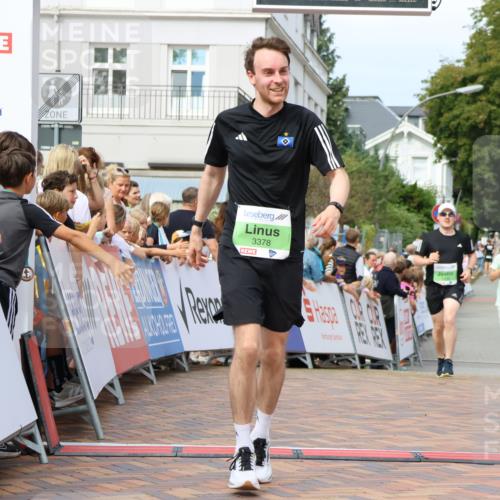 31.08.2025 - 21. Blankeneser Heldenlauf Strokosch-Dieckow http://msf.ph/oto/8656835 31.08.2025 10:56:34 Ziel 3378, 3399, 3394 meine-sportfotos.de