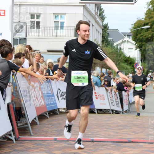 31.08.2025 - 21. Blankeneser Heldenlauf Strokosch-Dieckow http://msf.ph/oto/8656843 31.08.2025 10:56:34 Ziel 3378, 3399, 3394 meine-sportfotos.de