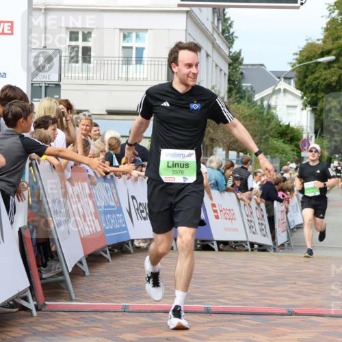 31.08.2025 - 21. Blankeneser Heldenlauf Strokosch-Dieckow http://msf.ph/oto/8656847 31.08.2025 10:56:34 Ziel 3378, 3399, 3394 meine-sportfotos.de