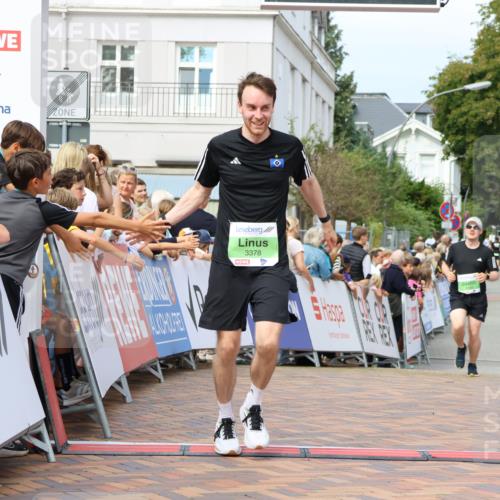 31.08.2025 - 21. Blankeneser Heldenlauf Strokosch-Dieckow http://msf.ph/oto/8656860 31.08.2025 10:56:34 Ziel 3378, 3399, 3394 meine-sportfotos.de