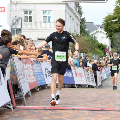 31.08.2025 - 21. Blankeneser Heldenlauf Strokosch-Dieckow http://msf.ph/oto/8656876 31.08.2025 10:56:33 Ziel 3378, 3399, 3394 meine-sportfotos.de