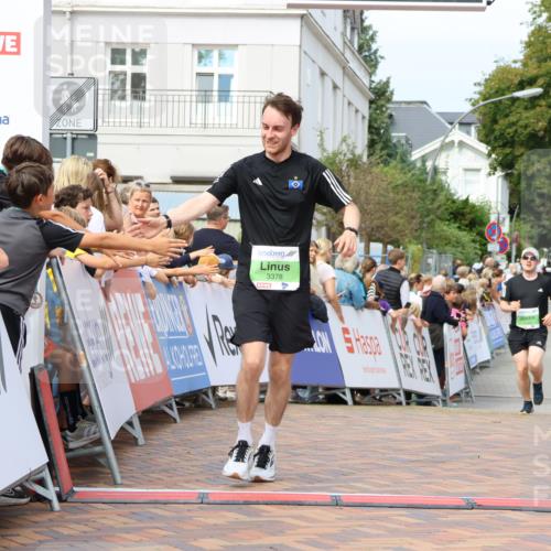 31.08.2025 - 21. Blankeneser Heldenlauf Strokosch-Dieckow http://msf.ph/oto/8656879 31.08.2025 10:56:33 Ziel 3378, 3399, 3394 meine-sportfotos.de