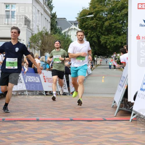31.08.2025 - 21. Blankeneser Heldenlauf Strokosch-Dieckow http://msf.ph/oto/8657262 31.08.2025 10:55:25 Ziel 3579, 3590, 3181 meine-sportfotos.de