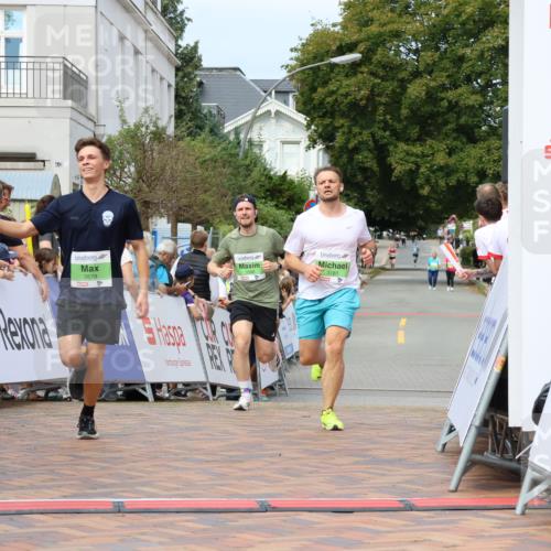 31.08.2025 - 21. Blankeneser Heldenlauf Strokosch-Dieckow http://msf.ph/oto/8657274 31.08.2025 10:55:24 Ziel 3579, 3590, 3181 meine-sportfotos.de