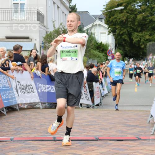 31.08.2025 - 21. Blankeneser Heldenlauf Strokosch-Dieckow http://msf.ph/oto/8657482 31.08.2025 10:54:44 Ziel 3492, 3462 meine-sportfotos.de