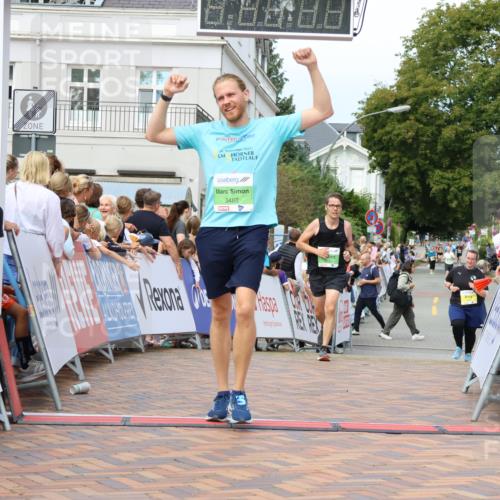 31.08.2025 - 21. Blankeneser Heldenlauf Strokosch-Dieckow http://msf.ph/oto/8657645 31.08.2025 10:54:26 Ziel 3488, 3041, 3632, 3332 meine-sportfotos.de