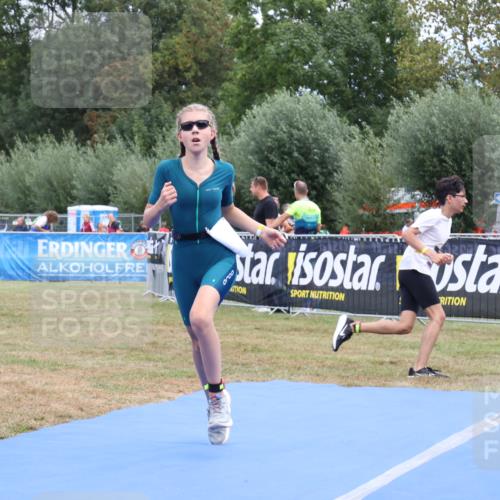 31.08.2025 - Elbe Triathlon Hamburg Strokosch-Dieckow http://msf.ph/oto/8657661 31.08.2025 12:58:38 Ziel 1657, 1667 meine-sportfotos.de