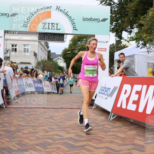 31.08.2025 - 21. Blankeneser Heldenlauf Strokosch-Dieckow http://msf.ph/oto/8657691 31.08.2025 10:54:19 Ziel 3506, 3538, 3041, 3632 meine-sportfotos.de