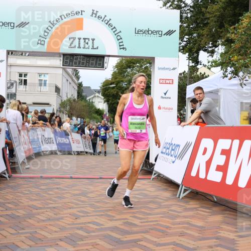 31.08.2025 - 21. Blankeneser Heldenlauf Strokosch-Dieckow http://msf.ph/oto/8657704 31.08.2025 10:54:19 Ziel 3506, 3538, 3041, 3632 meine-sportfotos.de