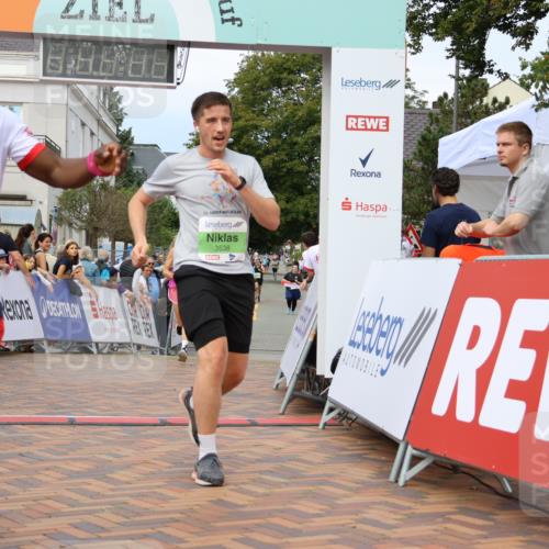 31.08.2025 - 21. Blankeneser Heldenlauf Strokosch-Dieckow http://msf.ph/oto/8657727 31.08.2025 10:54:16 Ziel 3506, 3538, 3632 meine-sportfotos.de