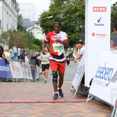 31.08.2025 - 21. Blankeneser Heldenlauf Strokosch-Dieckow http://msf.ph/oto/8657756 31.08.2025 10:54:12 Ziel 3506, 3538 meine-sportfotos.de