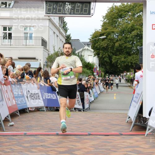 31.08.2025 - 21. Blankeneser Heldenlauf Strokosch-Dieckow http://msf.ph/oto/8657866 31.08.2025 10:53:25 Ziel 3356, 3371, 3272 meine-sportfotos.de