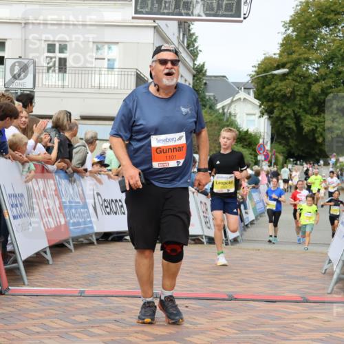 31.08.2025 - 21. Blankeneser Heldenlauf Strokosch-Dieckow http://msf.ph/oto/8658322 31.08.2025 10:27:05 Ziel 1101, 2468, 2393, 2205, 2521 meine-sportfotos.de