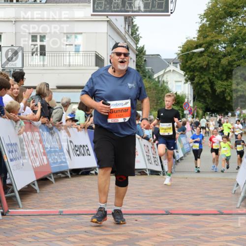 31.08.2025 - 21. Blankeneser Heldenlauf Strokosch-Dieckow http://msf.ph/oto/8658342 31.08.2025 10:27:05 Ziel 1101, 2468, 2393, 2205, 2521 meine-sportfotos.de