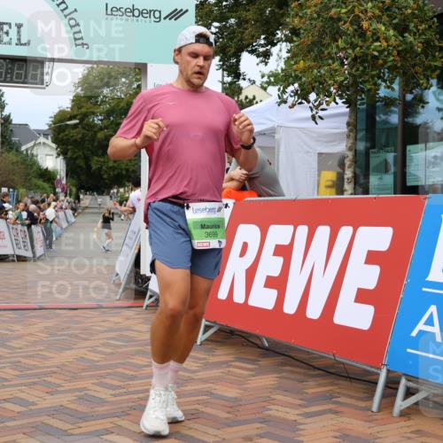 31.08.2025 - 21. Blankeneser Heldenlauf Strokosch-Dieckow http://msf.ph/oto/8658449 31.08.2025 10:50:33 Ziel 3699, 3354, 3564 meine-sportfotos.de