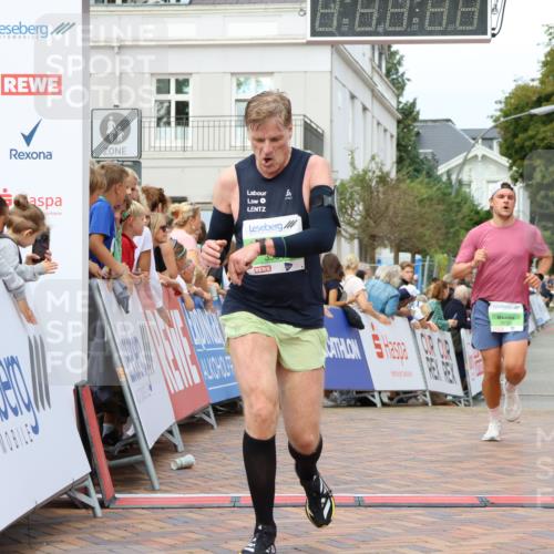 31.08.2025 - 21. Blankeneser Heldenlauf Strokosch-Dieckow http://msf.ph/oto/8658474 31.08.2025 10:50:31 Ziel 3699, 3354, 3564 meine-sportfotos.de