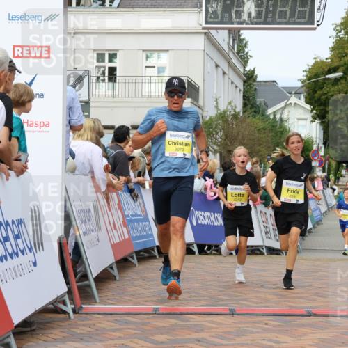 31.08.2025 - 21. Blankeneser Heldenlauf Strokosch-Dieckow http://msf.ph/oto/8658802 31.08.2025 10:25:54 Ziel 2342, 2472, 2070, 2241, 2243 meine-sportfotos.de
