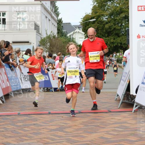 31.08.2025 - 21. Blankeneser Heldenlauf Strokosch-Dieckow http://msf.ph/oto/8659003 31.08.2025 10:25:07 Ziel 2357, 2183, 2717, 2285, 2286, 2331, 2359, 2661 meine-sportfotos.de