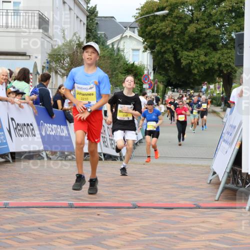 31.08.2025 - 21. Blankeneser Heldenlauf Strokosch-Dieckow http://msf.ph/oto/8659427 31.08.2025 10:30:05 Ziel 2210, 2260, 2169 meine-sportfotos.de