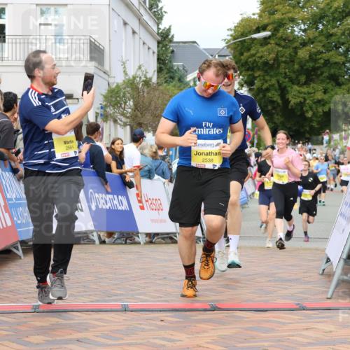 31.08.2025 - 21. Blankeneser Heldenlauf Strokosch-Dieckow http://msf.ph/oto/8659578 31.08.2025 10:29:32 Ziel 2614, 2615, 2684, 2538, 2558, 2277 meine-sportfotos.de