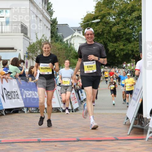 31.08.2025 - 21. Blankeneser Heldenlauf Strokosch-Dieckow http://msf.ph/oto/8659847 31.08.2025 10:28:15 Ziel 2348, 2140, 2133, 2625, 2088 meine-sportfotos.de