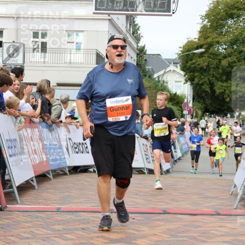 31.08.2025 - 21. Blankeneser Heldenlauf Strokosch-Dieckow http://msf.ph/oto/8660082 31.08.2025 10:27:05 Ziel 1101, 2468, 2393, 2205, 2521 meine-sportfotos.de