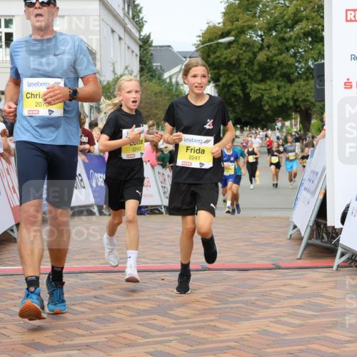 31.08.2025 - 21. Blankeneser Heldenlauf Strokosch-Dieckow http://msf.ph/oto/8660307 31.08.2025 10:25:55 Ziel 2342, 2472, 2070, 2241, 2243 meine-sportfotos.de