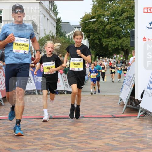 31.08.2025 - 21. Blankeneser Heldenlauf Strokosch-Dieckow http://msf.ph/oto/8660315 31.08.2025 10:25:55 Ziel 2342, 2472, 2070, 2241, 2243 meine-sportfotos.de