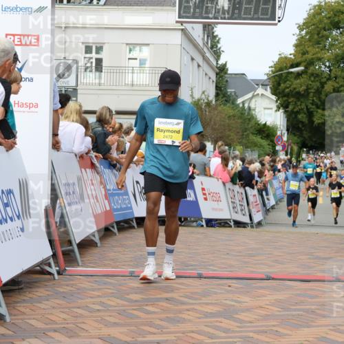 31.08.2025 - 21. Blankeneser Heldenlauf Strokosch-Dieckow http://msf.ph/oto/8660327 31.08.2025 10:25:49 Ziel 2366, 2235, 2472 meine-sportfotos.de