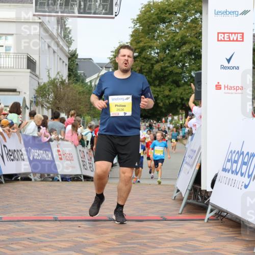 31.08.2025 - 21. Blankeneser Heldenlauf Strokosch-Dieckow http://msf.ph/oto/8660413 31.08.2025 10:25:22 Ziel 2541, 2636, 2383, 2367, 2504 meine-sportfotos.de