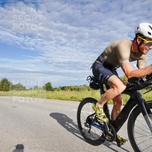 31.08.2025 - Elbe Triathlon Hamburg Michael Burmester http://msf.ph/oto/8660535 31.08.2025 08:41:05 Radfahren 208, 211 meine-sportfotos.de
