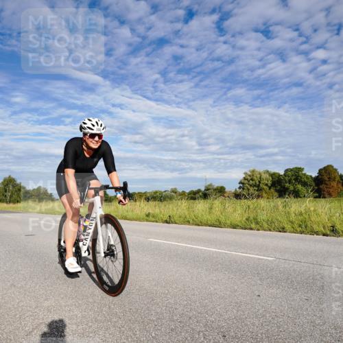 31.08.2025 - Elbe Triathlon Hamburg Michael Burmester http://msf.ph/oto/8660693 31.08.2025 08:52:33 Radfahren 300, 352 meine-sportfotos.de