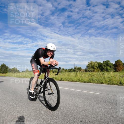 31.08.2025 - Elbe Triathlon Hamburg Michael Burmester http://msf.ph/oto/8660753 31.08.2025 08:54:19 Radfahren 208, 211, 375 meine-sportfotos.de