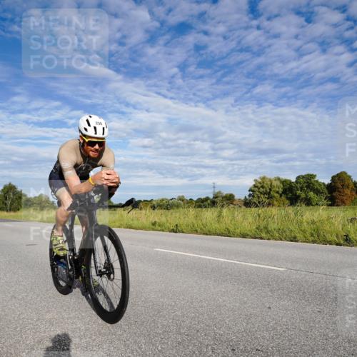31.08.2025 - Elbe Triathlon Hamburg Michael Burmester http://msf.ph/oto/8660756 31.08.2025 08:54:19 Radfahren 208, 211, 375 meine-sportfotos.de